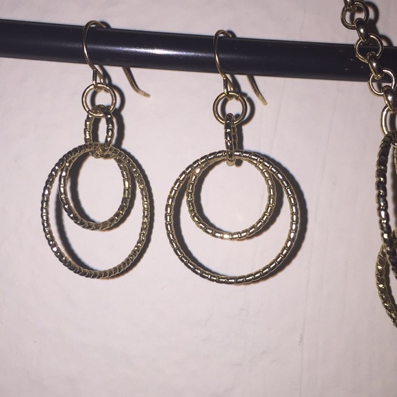 Necklace and earrings set - Picture 3 of 3